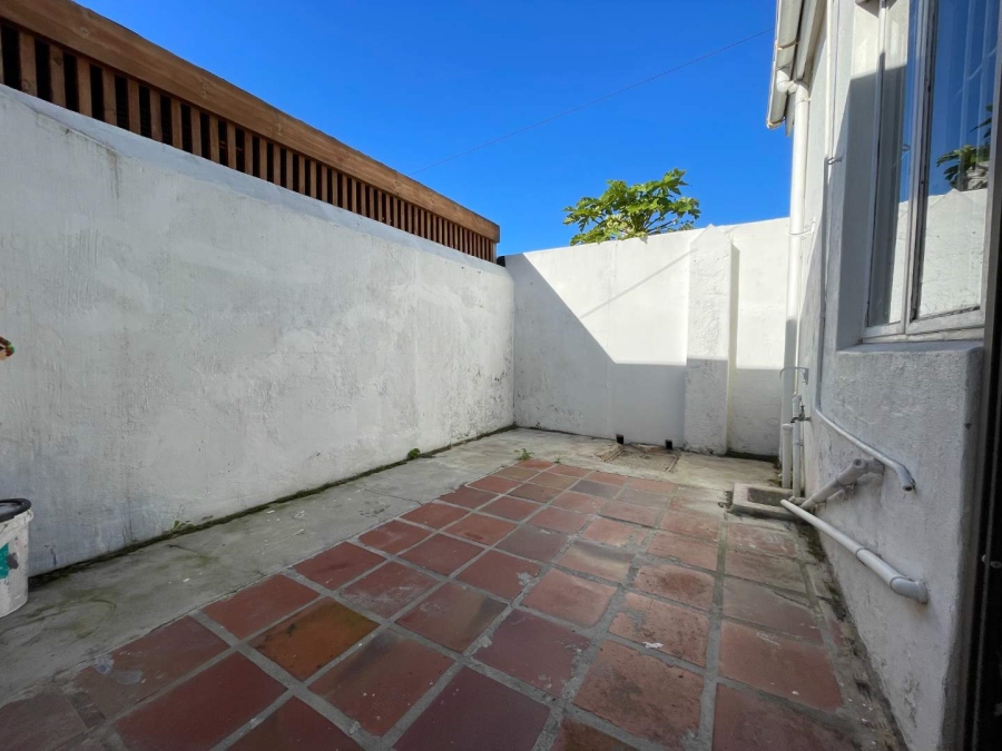 To Let 2 Bedroom Property for Rent in Woodstock Western Cape